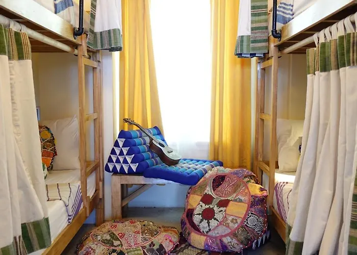 Flotsam And Jetsam Artist BeachHostel